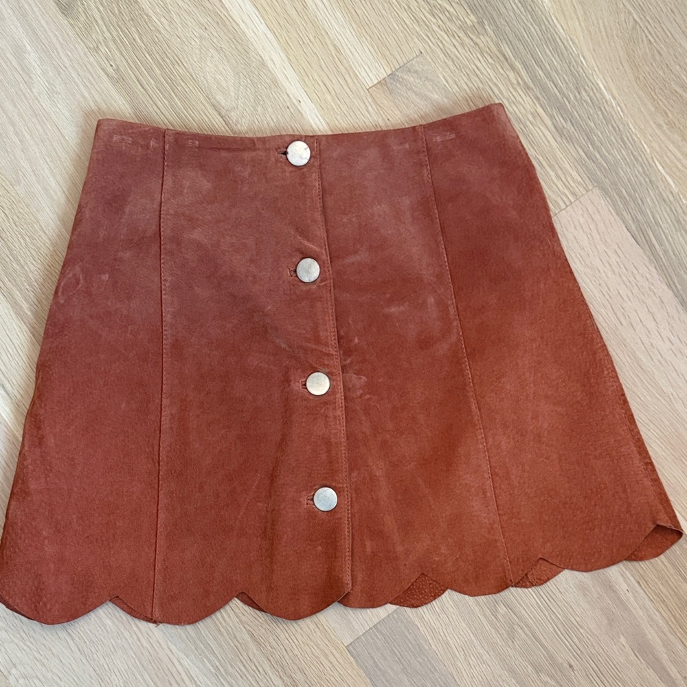Genuine leather skirt, scalloped bottom